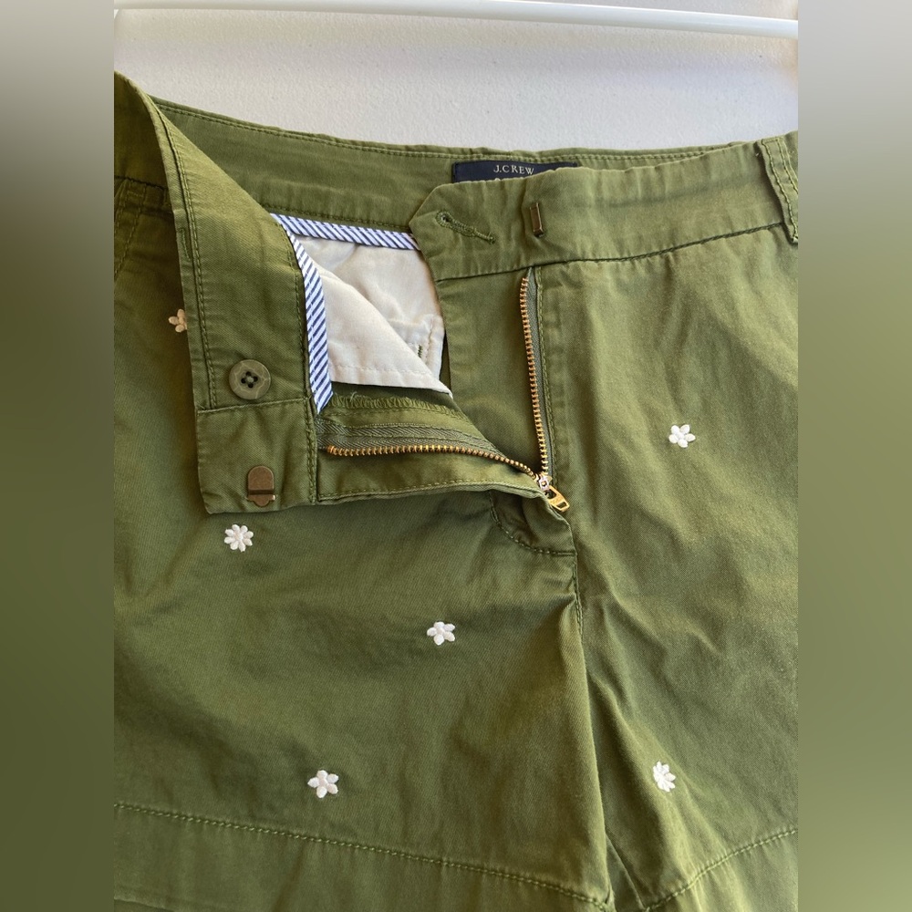 J Crew Green Chinos White Embroidered Flowers All Over Daisy Cotton Shorts - Picture 11 of 17